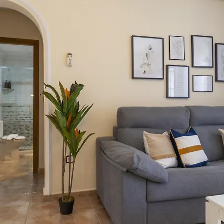 בית נופש Groundfloor Pink Torrevista 2 - Winter By The Sea טורבייחה