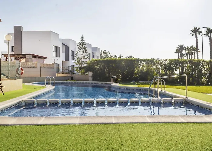 Groundfloor Pink Torrevista 2 Feriehus *